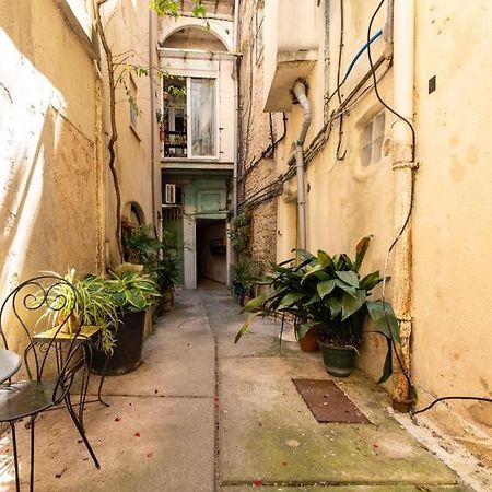 Studio Cosy Au Coeur De L'Ecusson - Arenes A 2 Min Nimes Exterior photo